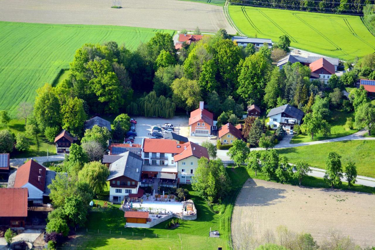 Hotel Gasthof-Strasser Tumeltsham Eksteriør billede